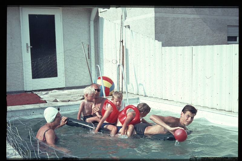 19.Regensburg jun 1966 Ilse,Papa,Walter,Brigitte,Marion,Peter.JPG